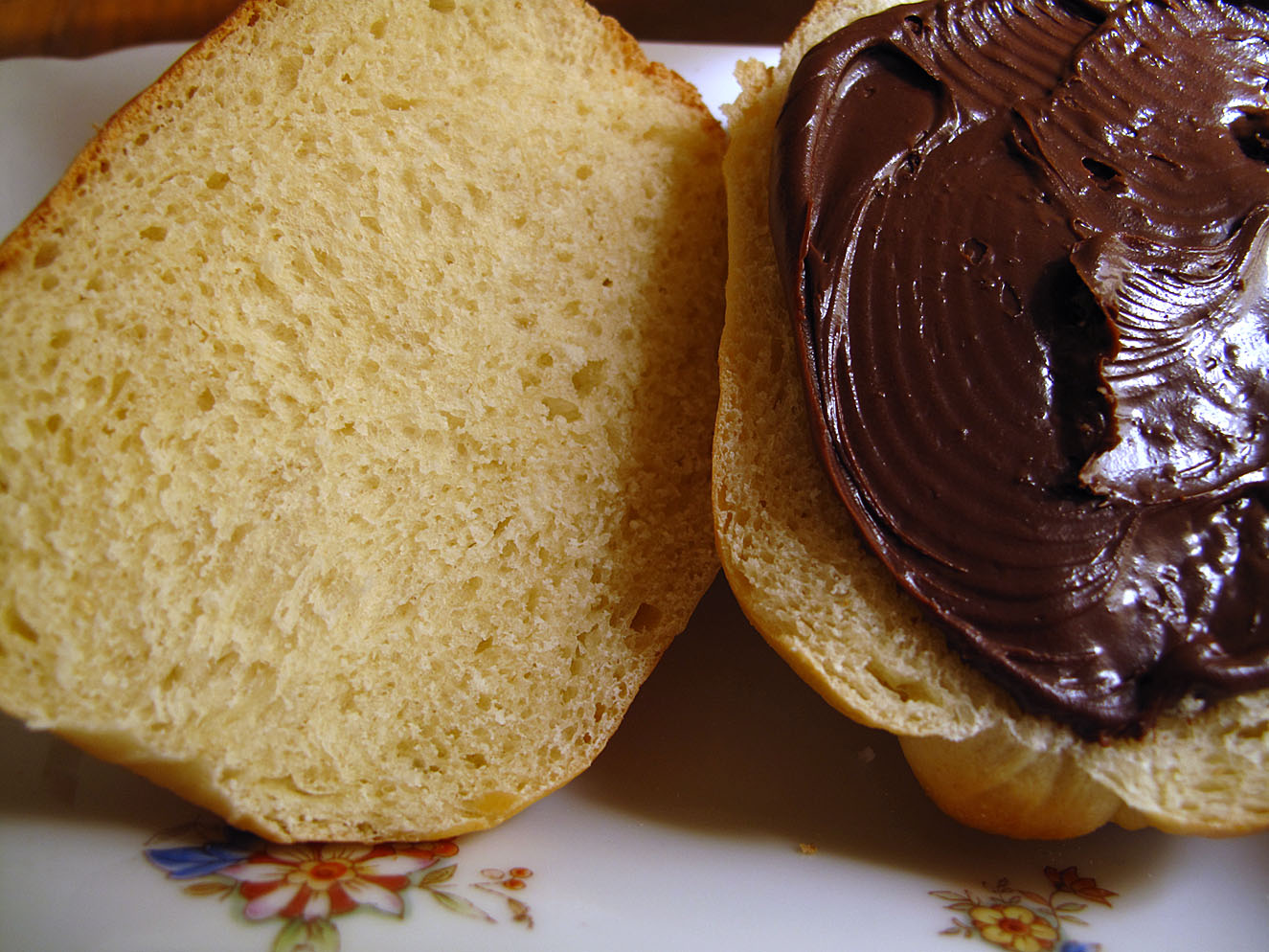 Pan de leche con crema de chocolate