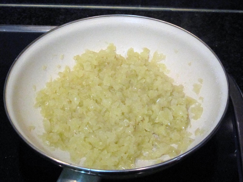 Como hacer sopa de cebolla. paso 1