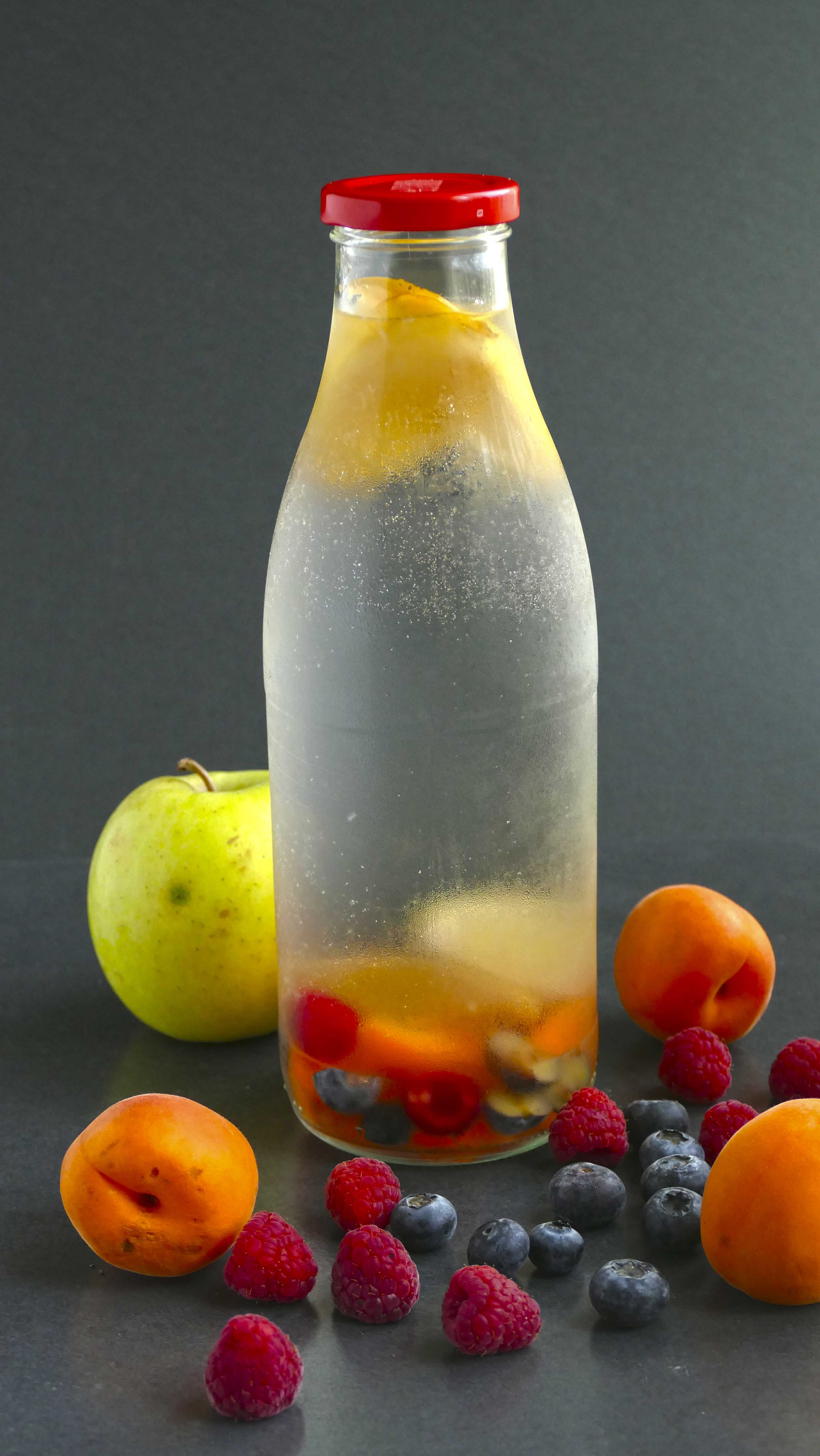agua aromatizada con frutas