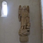 Escultura dedicada a Sant Miquel
