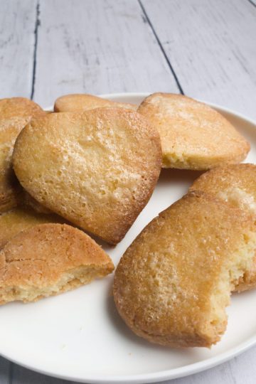 Corassons d'atmetla. Galletas corazón de almendra.